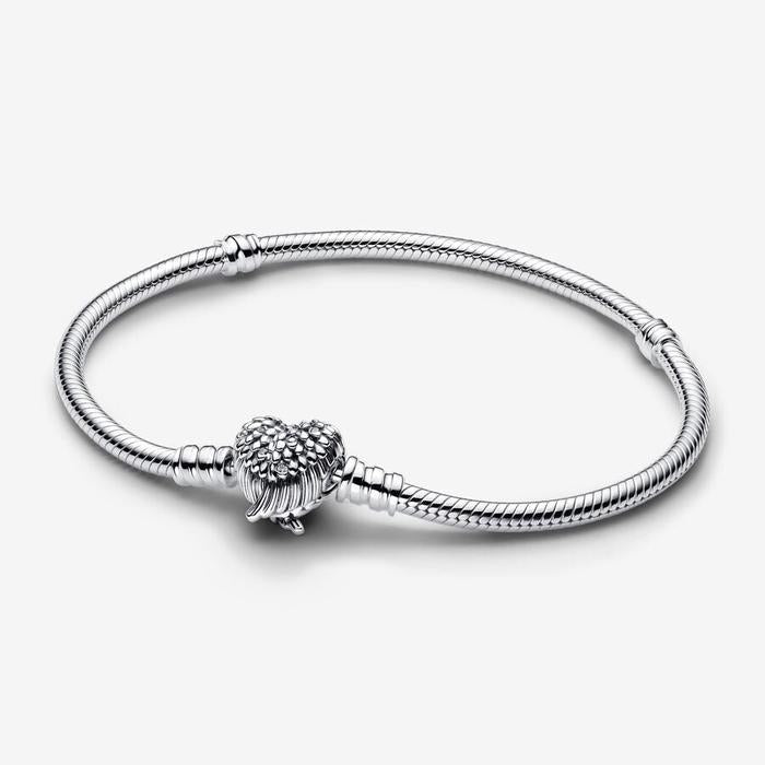 Bracelet with snake mesh and heart-shaped wings