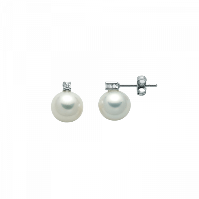 Pearl earrings
