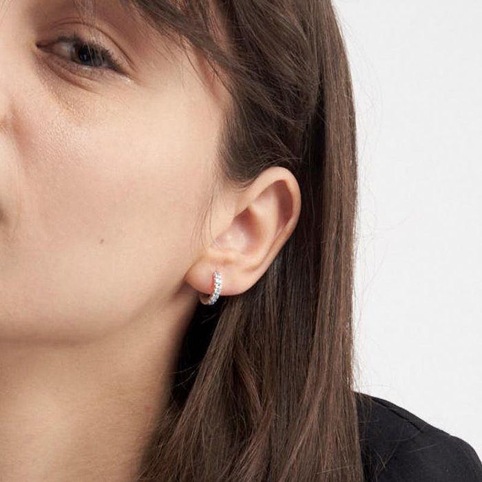 Boucles d'oreilles en argent avec zircone cubique bleue