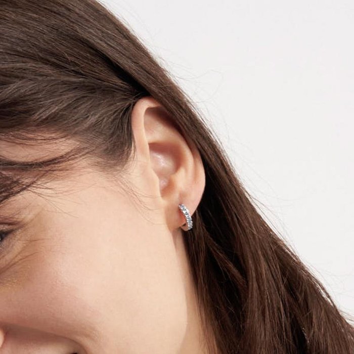 Boucles d'oreilles en argent avec zircone cubique bleue