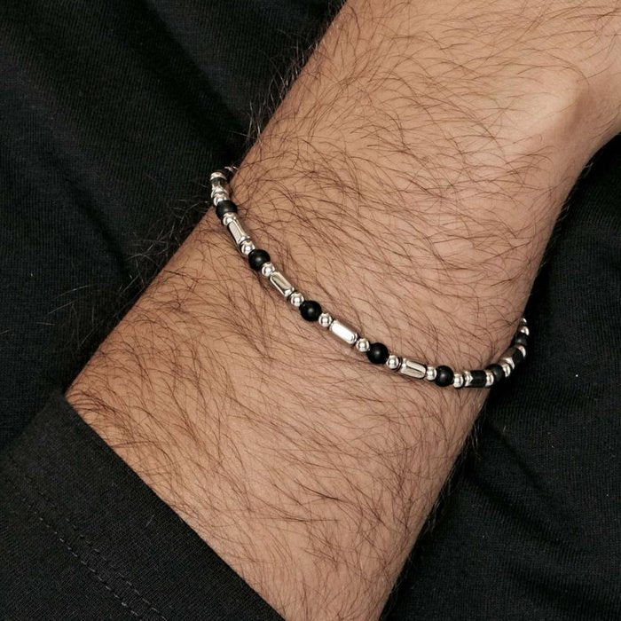 Bracelet en acier avec éléments noirs