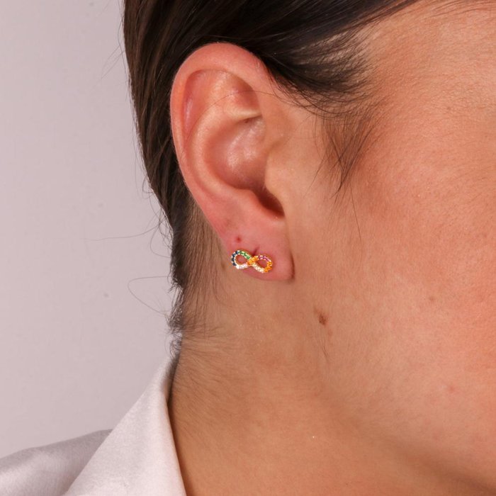 Boucles d'oreilles à tige Infinity en argent 925 avec zircones colorées