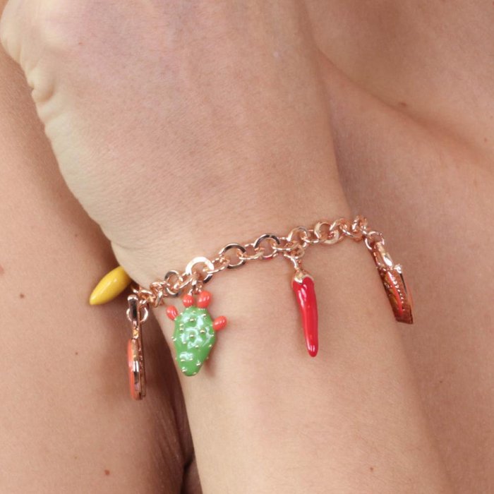 Bracelet en métal avec breloques siciliennes, chariot, panier, figue de Barbarie, corne porte-bonheur