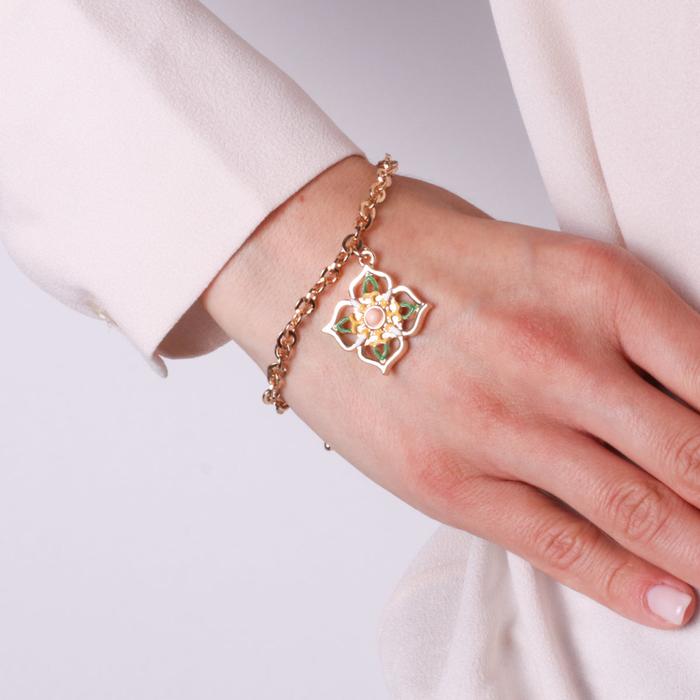 Bracelet en métal avec pendentif croix de Malte orné de majolique