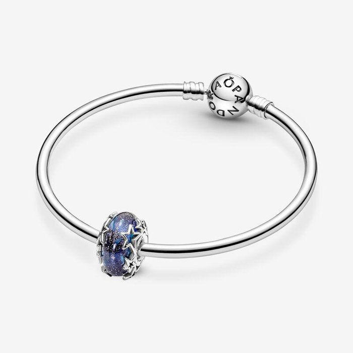 Breloque en verre de Murano bleu avec étoiles