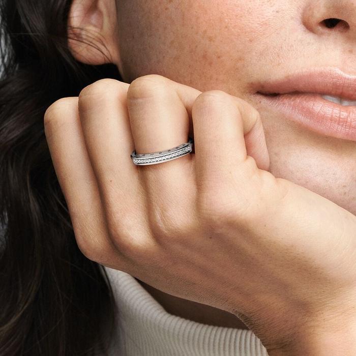 Anello Fascia Pavé e Logo