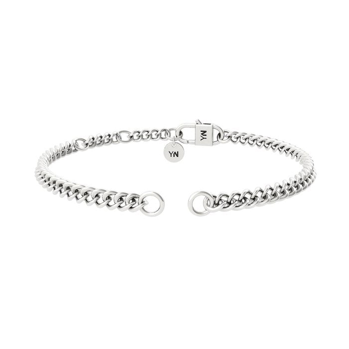 Un bracelet en argent
