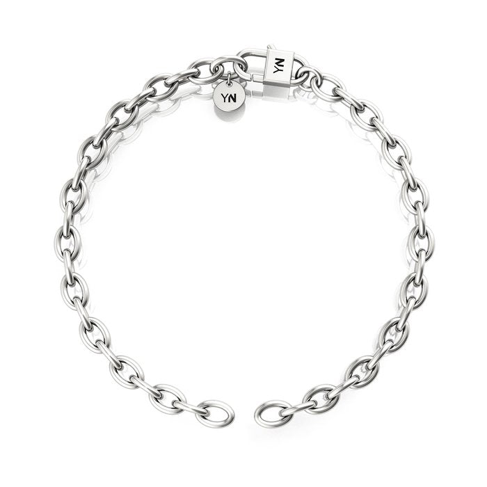 Un bracelet en argent
