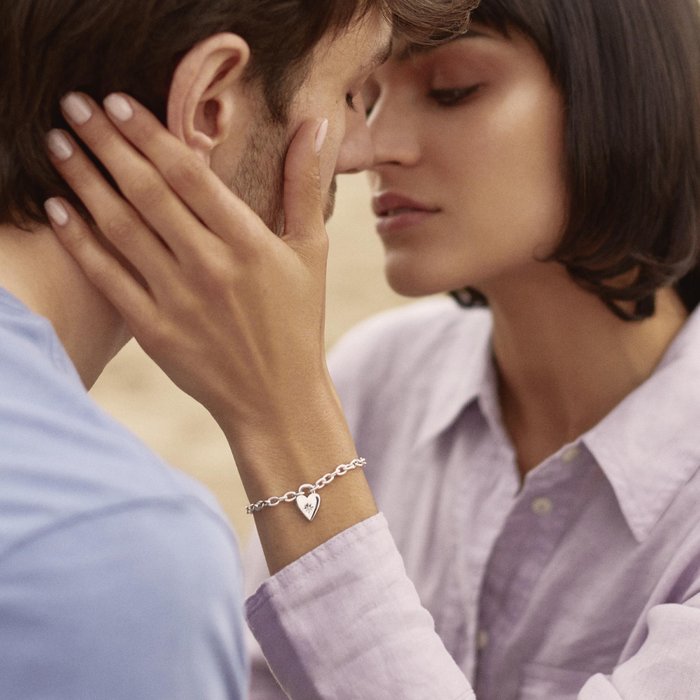Un bracelet en argent