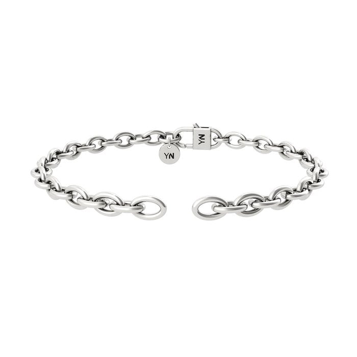 Un bracelet en argent