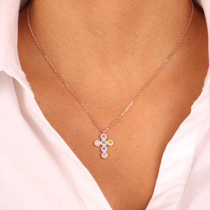 Collier en argent 925 avec croix sertie de zircons blancs et multicolores
