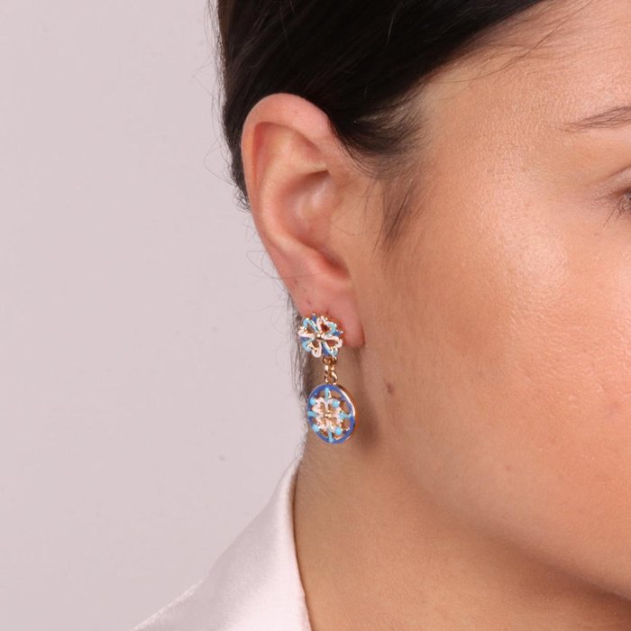 Boucles d'oreilles en métal avec pendentif en majolique colorée