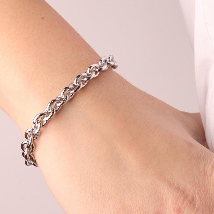 Bracelet en métal groumette effet diamant avec maille circulaire et fermoir anneau