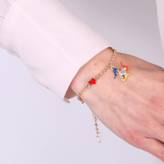 Bracelet en métal avec pendentif cœur et trinacria